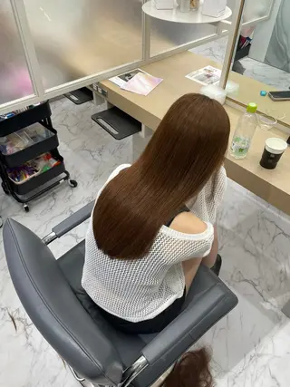セミロング カラー youres hair 新宿3丁目店所属・🍫ハイトーン✖︎ 縮毛矯正🍫柴田のヘアスタイル