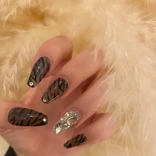 ネイル ネイル&アイ QUEEN&CRIMSON所属・眉WAX/ピーリング ホワイトニングの眉毛・アイブロウイメージ