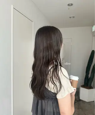 ロング 岡田 琉花のヘアスタイル