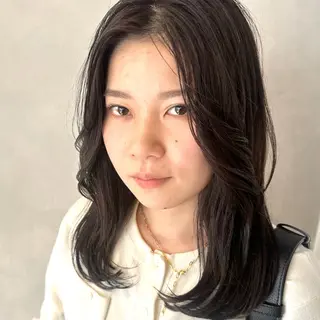 ミディアム カラー デザインカラー/パー マ🦖外岡咲希🦖のヘアスタイル