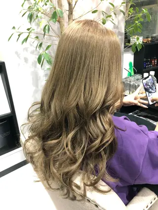 ロング カラー FAVORE 【ファヴォーレ】のヘアスタイル