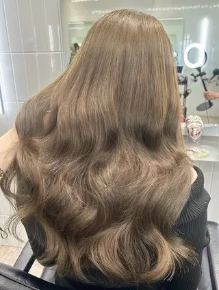 ロング カラー 🌊海外ハイライト リタッチ/グレー系のヘアスタイル