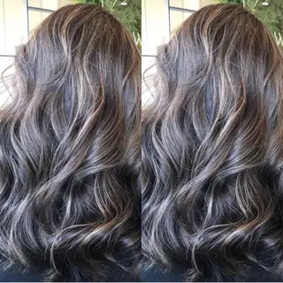 ロング カラー Hanna by W_SALONのヘアスタイル