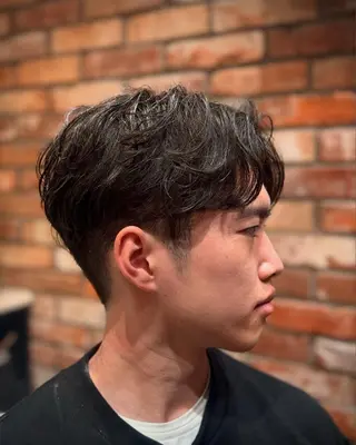 ミディアム パーマ メンズ ヒロ銀座BARBERSHOP丸の内店所属・ヒロ銀座　石川 昂のヘアスタイル