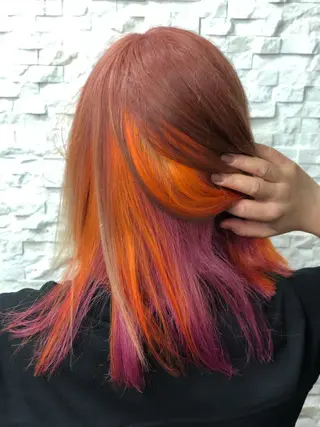 ミディアム 艶カラー🩵💛 NANAのヘアスタイル