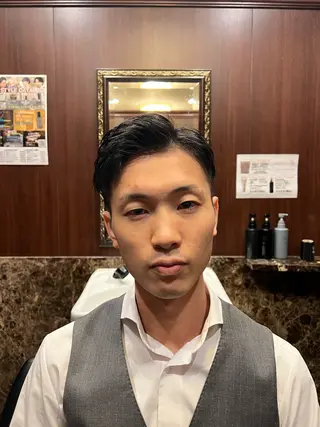 ショート ヒロ銀座バーバーショップ丸の内所属・秋山 琳太のヘアスタイル