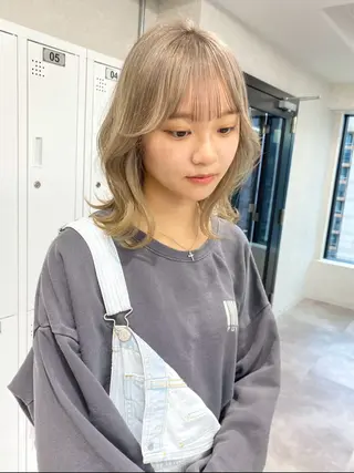 ミディアム カラー 流行りのレイヤーカッ ト得意💟akariのヘアスタイル