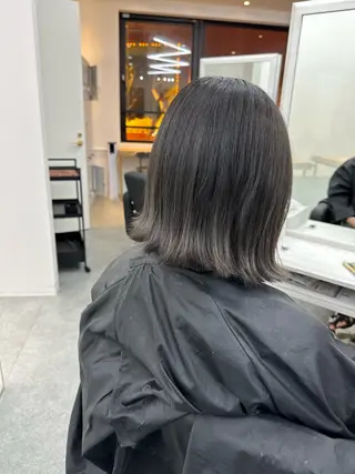 ミディアム 韓国ヘア×ハイトーン AYA💫のヘアスタイル