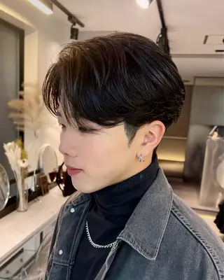 パーマ メンズ Qin shaire salon 原宿verno店所属・【センターパート】 ETO／江藤翼の眉毛・アイブロウイメージ