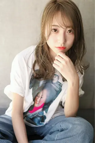 セミロング カラー ヘアアレンジ ⭐️𝑭𝑰𝑳𝑴𝑶𝑹𝑴𝑨𝑳𝑬⭐️【フィルモルメール】所属・トレンドヘア🩶 艶髪🩶yoshiのヘアスタイル