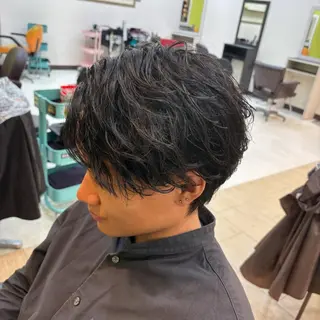 三ノ宮フェザーパーマ 蕃本 啓利のヘアスタイル