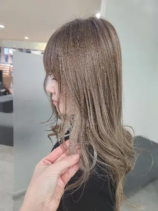 ロング カラー 安達まい/ インナーカラー◎のヘアスタイル