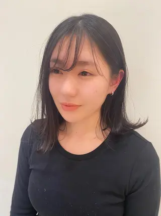 ミディアム 艶 透け感カラー 似合わせ 齊木 勇人のヘアスタイル