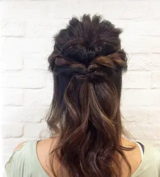 セミロング ヘアアレンジ 内田 芽依子のヘアスタイル