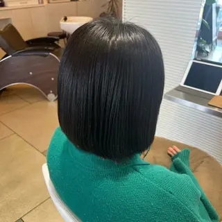 ミディアム パーマ ☘️折戸結菜☘️ ハイトーンカラーのヘアスタイル