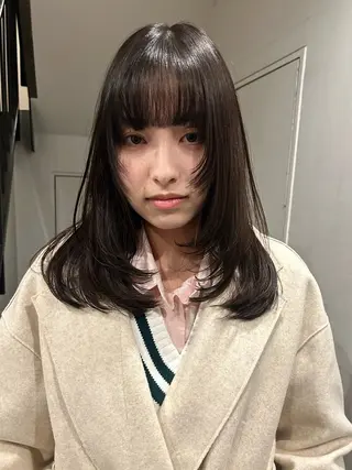 セミロング hen所属・心斎橋/レイヤー/ ブリーチ/モエのヘアスタイル