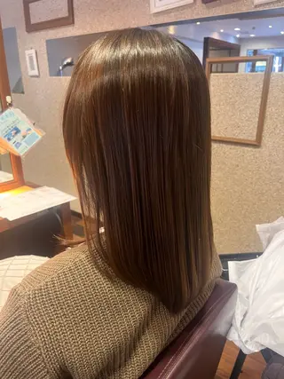 セミロング よしだ しおりのヘアスタイル