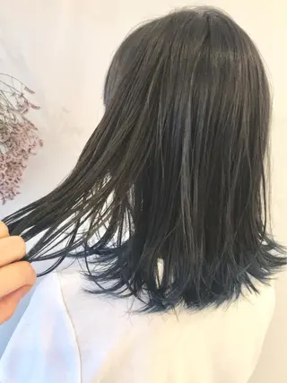 ミディアム カラー milis 知崎春奈のヘアスタイル