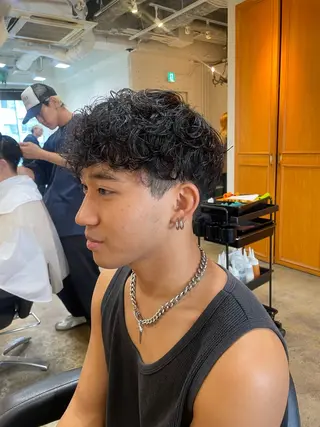 ミディアム パーマ メンズ RIN／韓国ヘア レイヤーカットのヘアスタイル