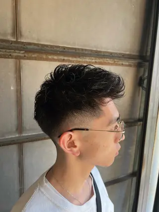 ショート パーマ メンズ 鈴木 達成のヘアスタイル