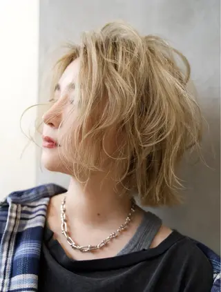 ショート カラー MISAKI🪐 縮毛矯正のヘアスタイル