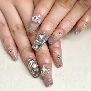 ネイル she nail studio所属・パラジェル/スカルプ salonOerbaのネイルデザイン