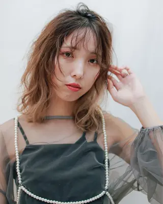 セミロング パーマ ウラスギ アカリのヘアスタイル