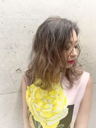 ミディアム カラー EMANON天神所属・Hitomi Ezakiのヘアスタイル