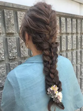 ロング ヘアアレンジ いけだ ひかり ハイライトくびれヘアのヘアスタイル