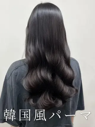 ロング 波巻きウェーブ 韓国風パーマ 纐纈のヘアスタイル