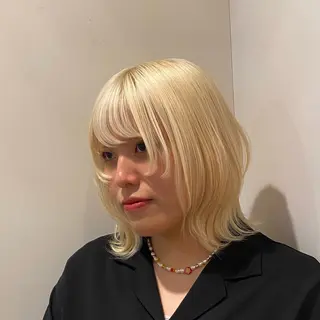 ミディアム カラー hair salon 束sok所属・ナホ/ハイトーン/ ショートカットモデルのヘアスタイル