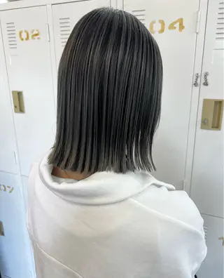ミディアム カラー LOMARLIE JURIAのヘアスタイル