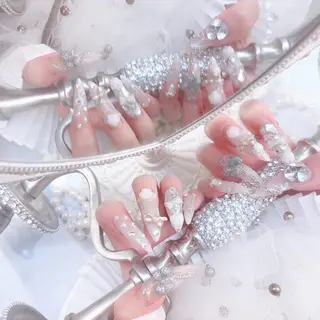 ネイル Yudia🦋 azuのネイルデザイン