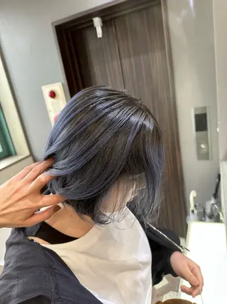 ショート カラー バレイヤージュ/ ミルクティーベージュのヘアスタイル