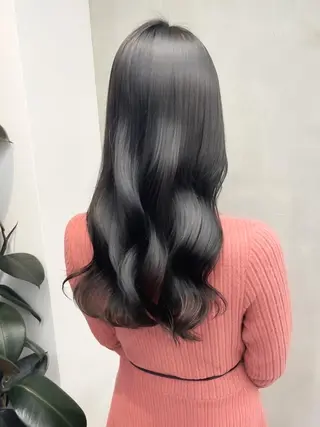 カラー ロング 永岡 はるのヘアスタイル