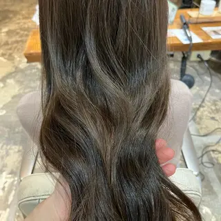 ロング putri店長 和田鈴采のヘアスタイル