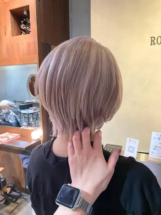 ショート コールネックスザサロン所属・白髪ぼかし×デザイン 🕊️🫧ホウジョウのヘアスタイル
