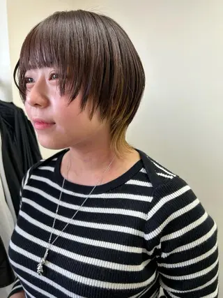 ショート オリーブベージュ/ ブリーチなし透明感のヘアスタイル