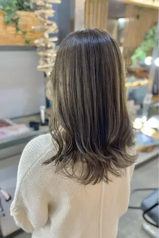 ロング カラー 菊地 紗矢のヘアスタイル