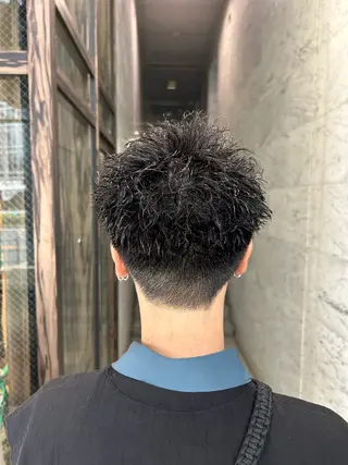 ショート パーマ メンズ 岡田 拓真のヘアスタイル