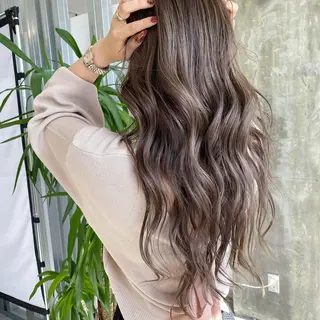 セミロング K!ng所属・レイヤーカット/ 髪質改善/ハイライトのヘアスタイル