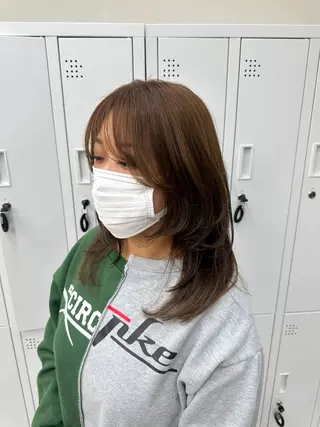 ミディアム カラー Aura所属・丸山 心 / 艶カラーのヘアスタイル