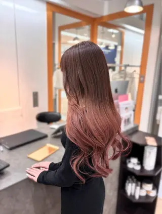 ロング カラー IO所属・楢本 莉子のヘアスタイル
