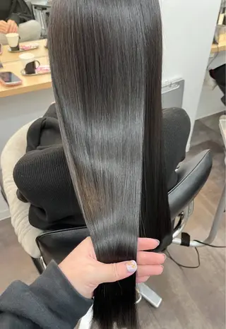 ロング カラー mai🐷髪質改善 🖤透ける暗髪🖤のヘアスタイル