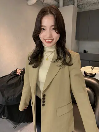 セミロング カラー レイヤー/顔周り /AKARIのヘアスタイル