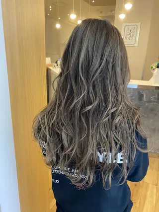 ロング カラー AVANCE京橋所属・ハイトーンヘア/ 島崎　タクミのヘアスタイル