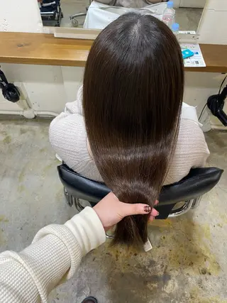 ロング カラー MIOベージュカラー 柔らかいカラーのヘアスタイル