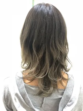 ミディアム 長谷川 沙紀のヘアスタイル