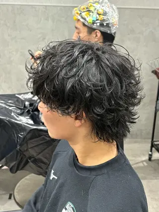 ショート カラー パーマ メンズ 【シャドウパーマ センターパート】義心のヘアスタイル