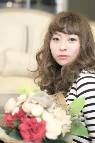 セミロング Euphoria 【ユーフォリア】のヘアスタイル